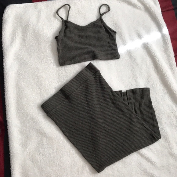 Skirt and crop top - Picture 2 of 8